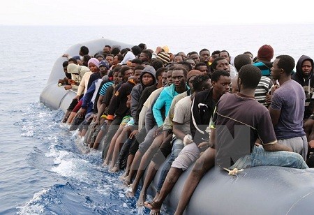 В Средиземном море спасли более двух тысяч мигрантов - ảnh 1